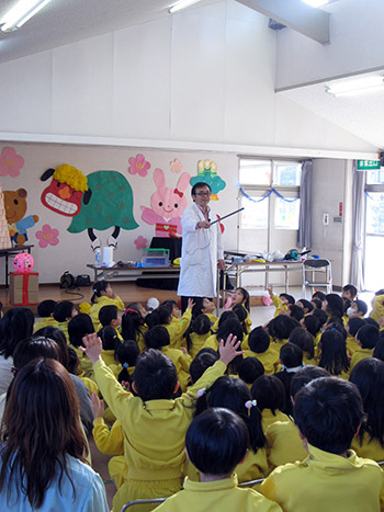 幼稚園にて
